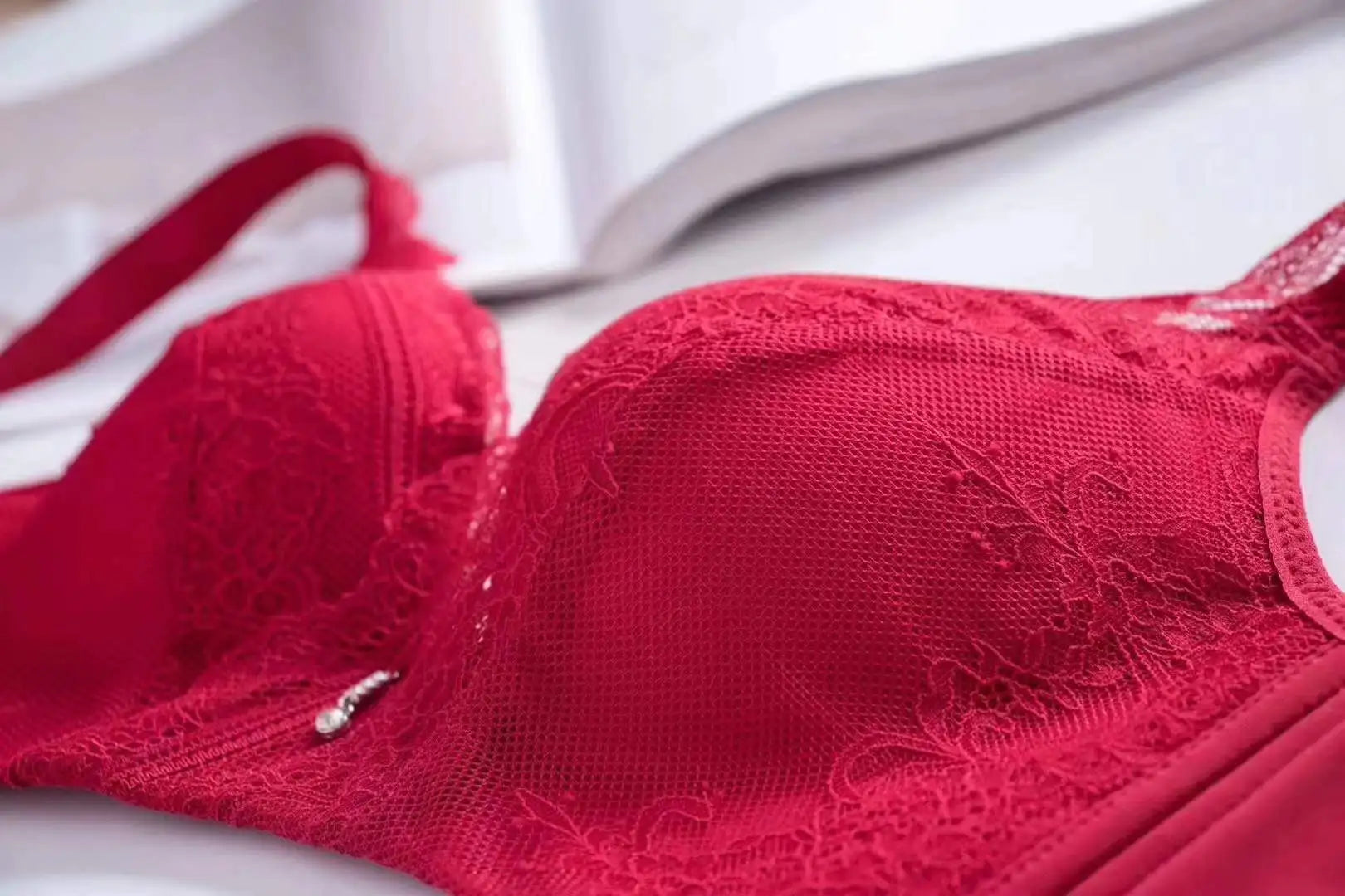 CowLost | womens-non-marking-underwear-no-steel-ring-gathered-small-chest-breast-support-adjustable-thin-bra-set-sexy-lace |5