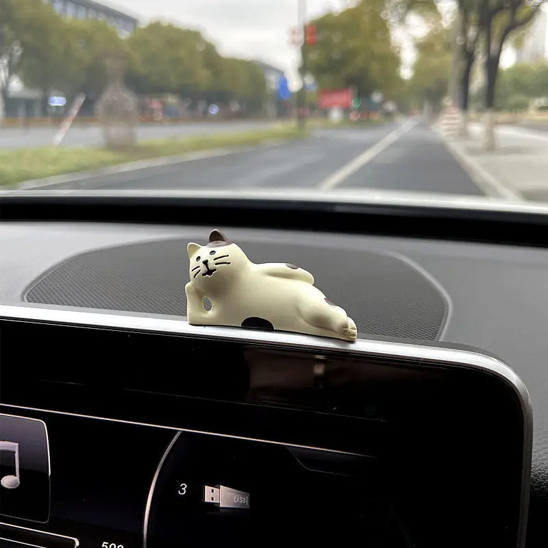 CowLost | decor-product_id-healing-kitten-resin-car-dashboard-ornament-decorative-cat-figure |19