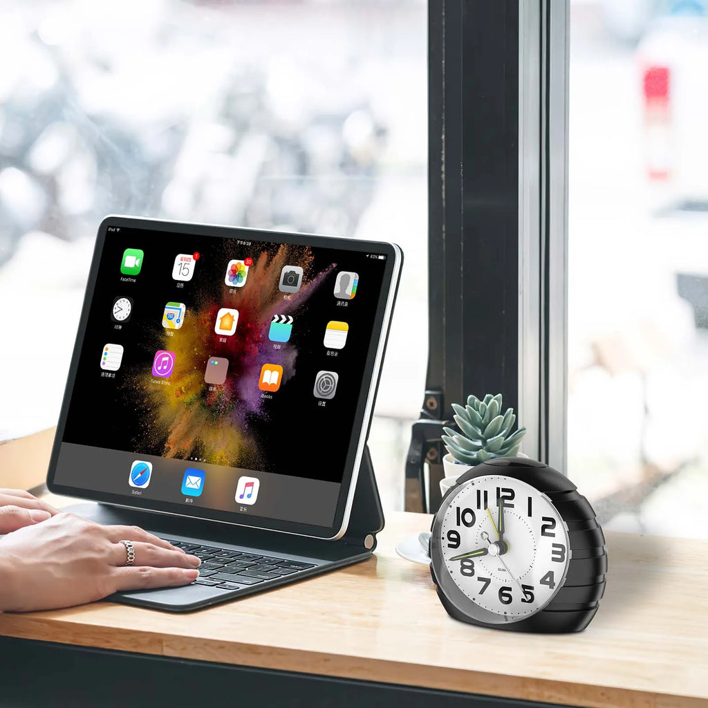ORIA Silent Analog Alarm Clock Large Dial with Night Light and Snooze Function