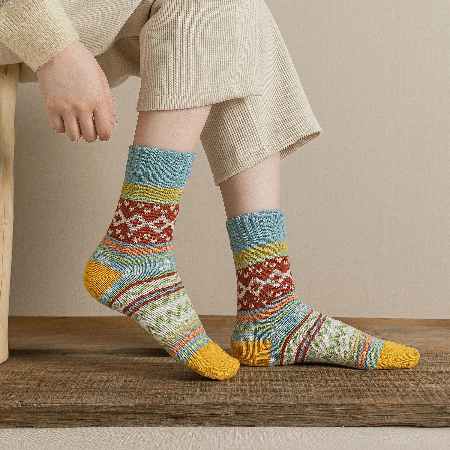 CowLost | sporting-goods-5-pairs-winter-thick-warm-women-vintage-socks |3