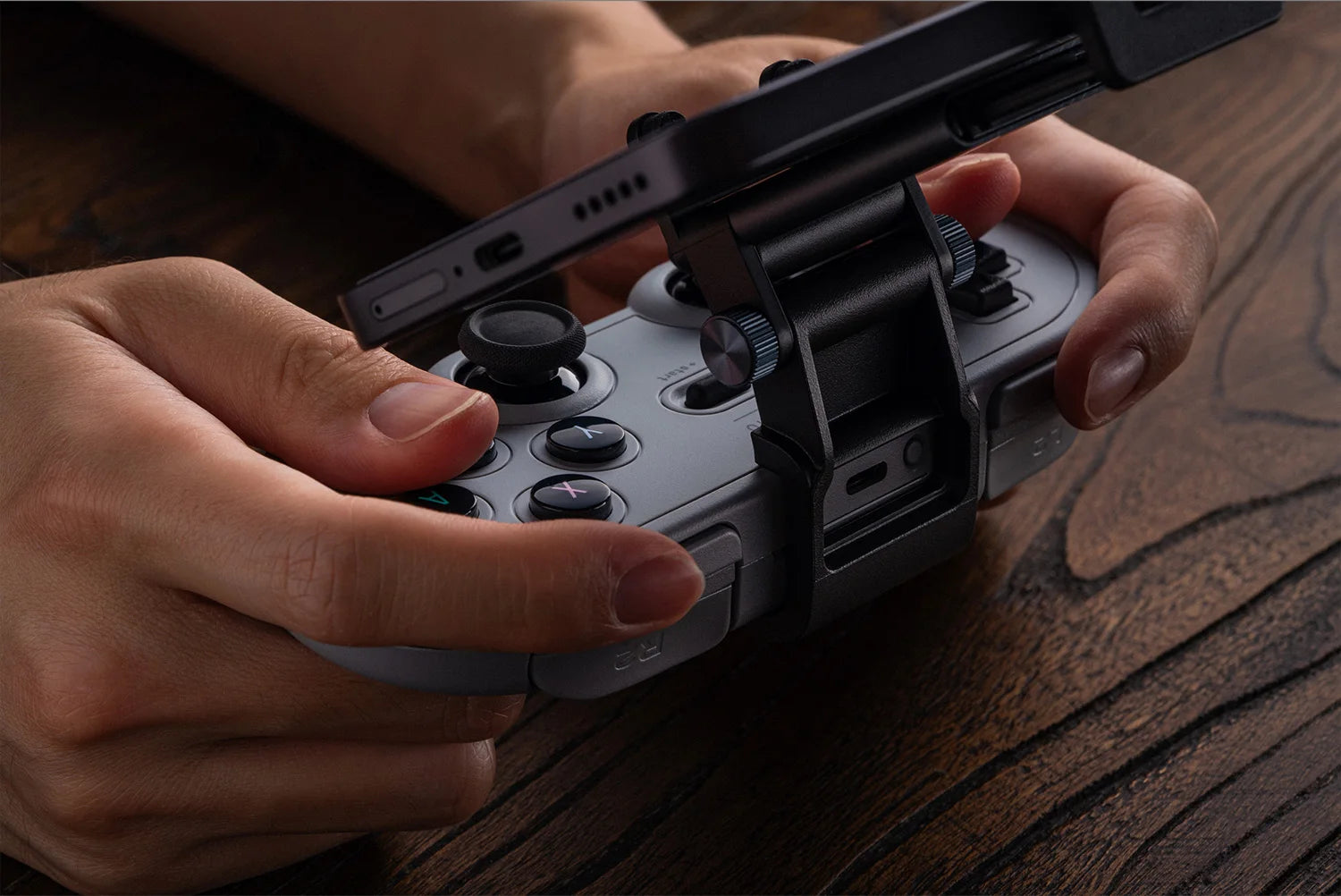 CowLost | 8bitdo-mobile-phone-holder-gaming-clip-stand-for-xbox-xbox-elite |17