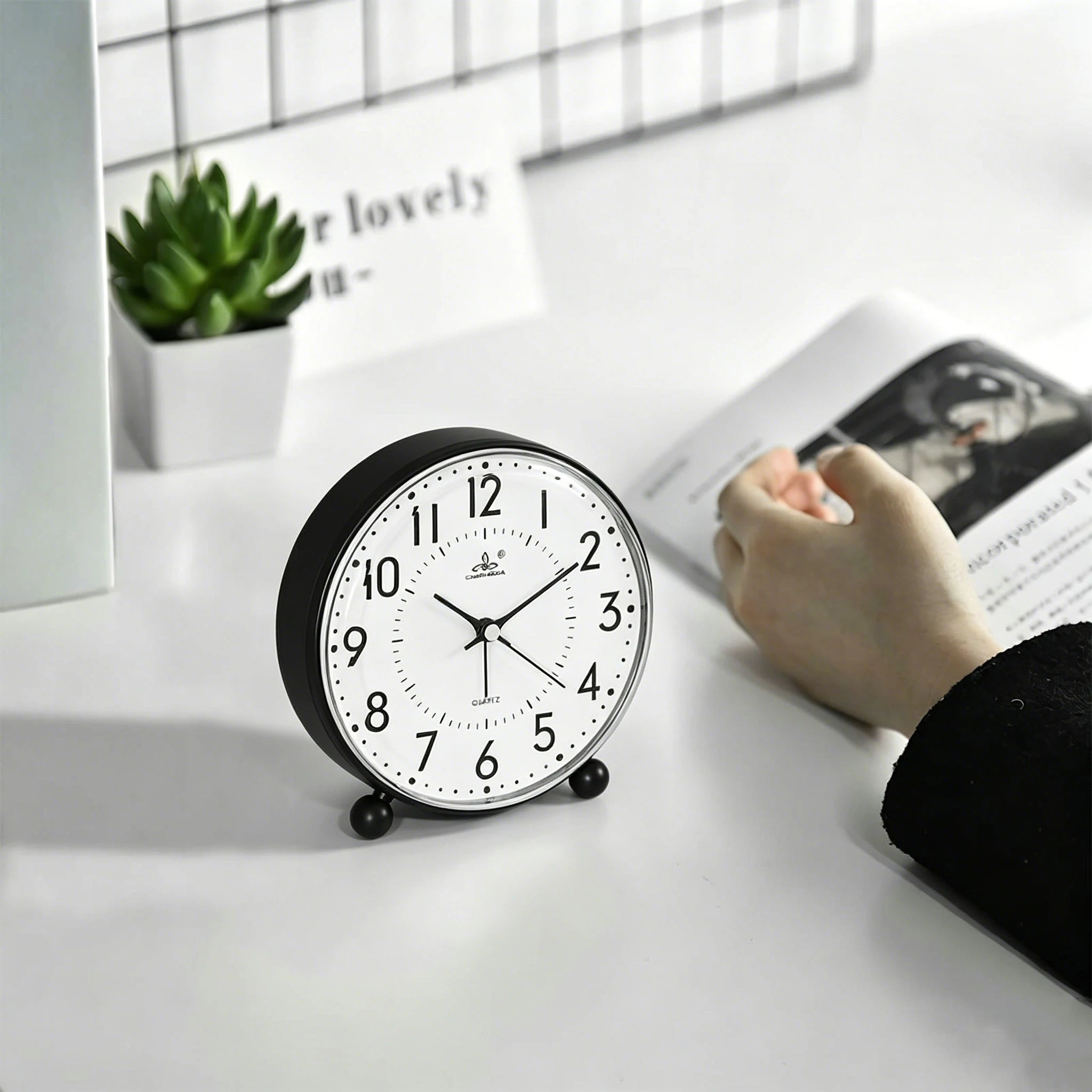 5 Inch Round Analog Quartz Alarm Clock Battery Powered for Bedroom Office Home