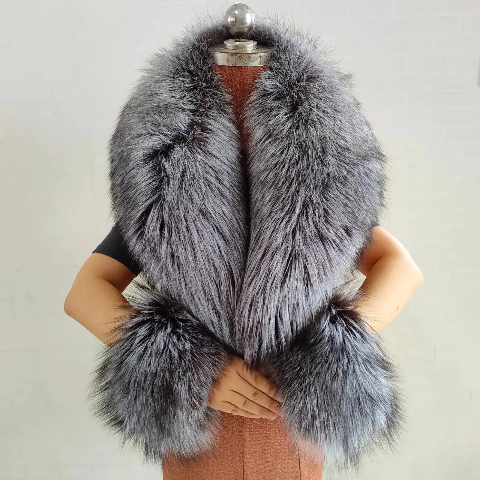CowLost | winter-natural-fox-fur-scarf-and-cuff-set |31