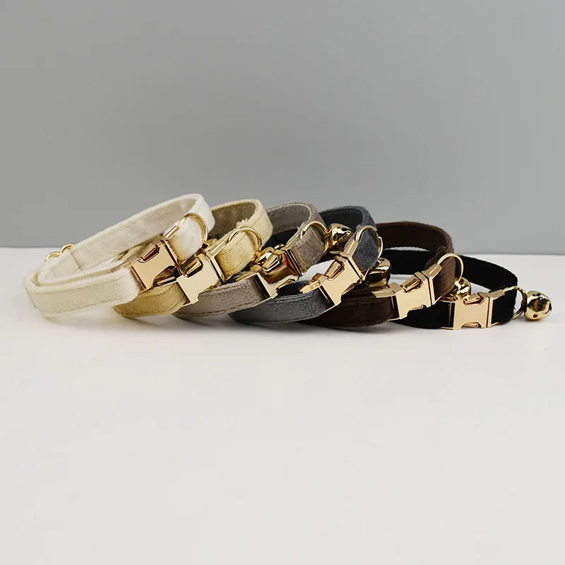 CowLost | neckties-personalized-luxury-velvet-cat-collar-with-bell-and-bow-tie |2