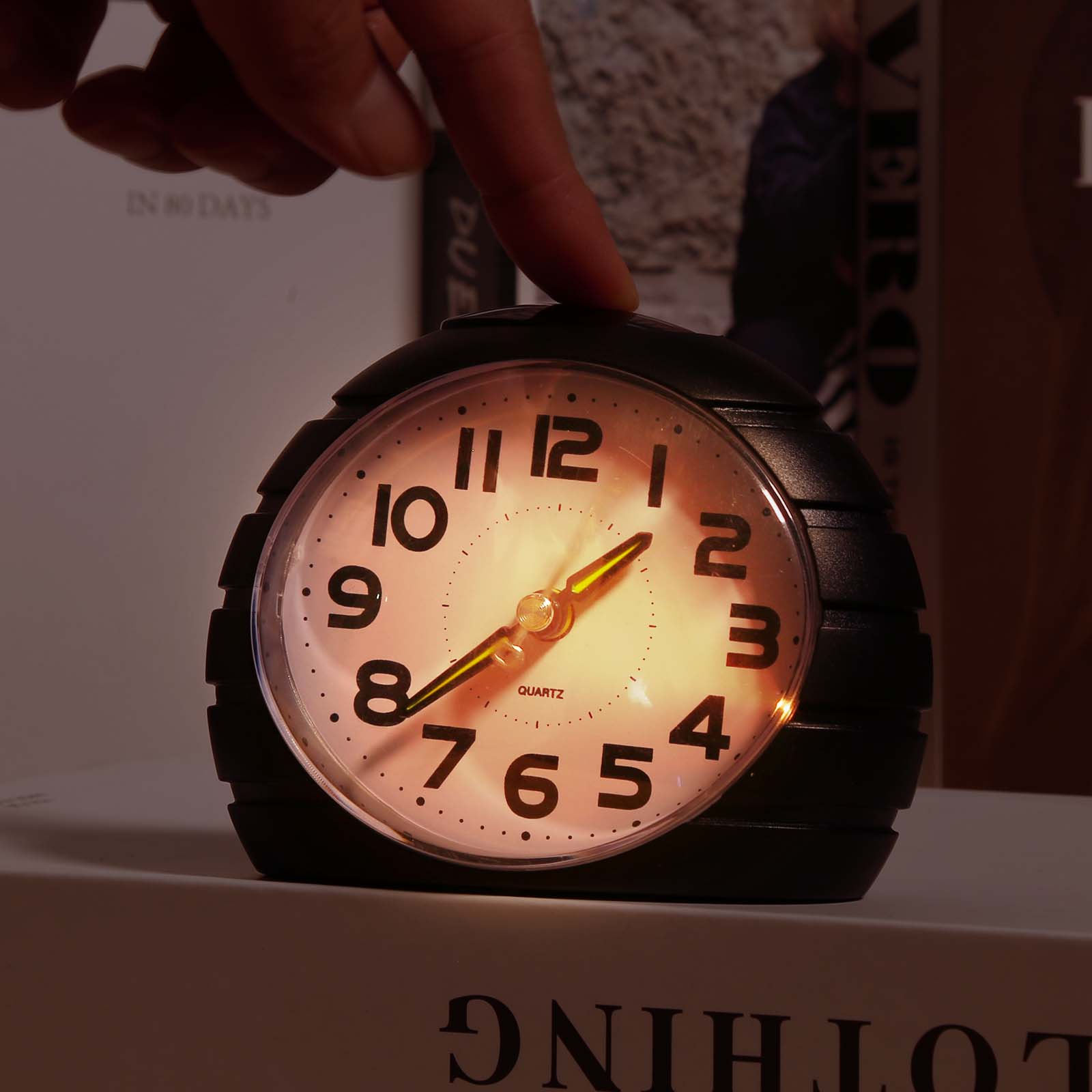ORIA Silent Analog Alarm Clock Large Dial with Night Light and Snooze Function