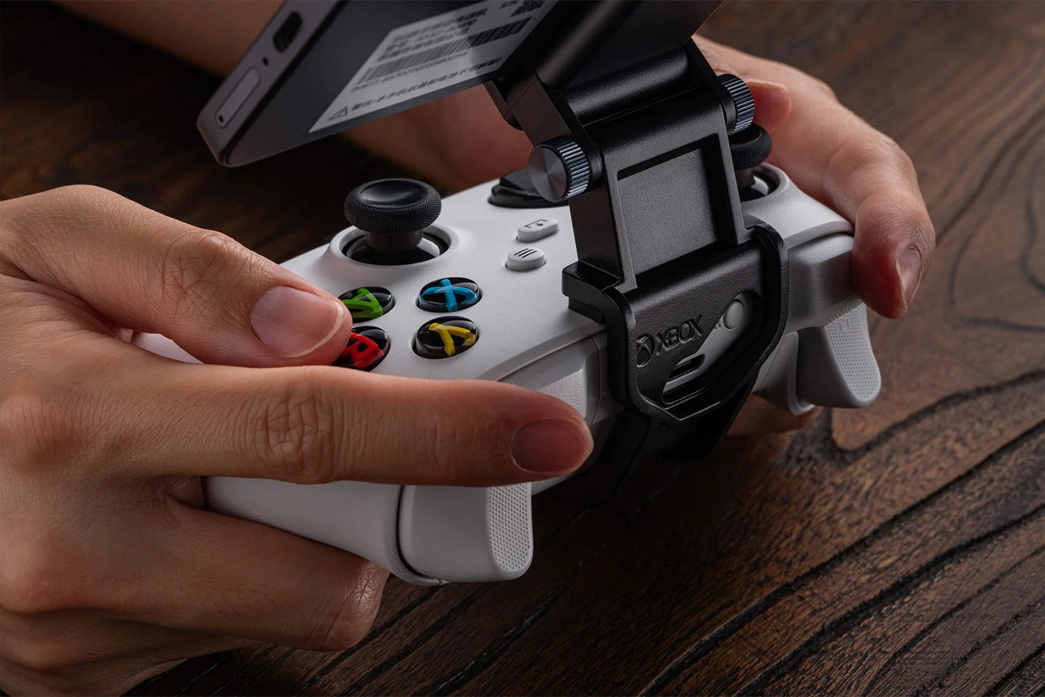 CowLost | 8bitdo-mobile-phone-holder-gaming-clip-stand-for-xbox-xbox-elite |10