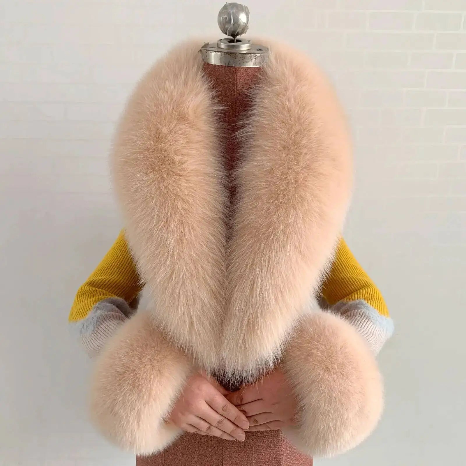 CowLost | winter-natural-fox-fur-scarf-and-cuff-set |40