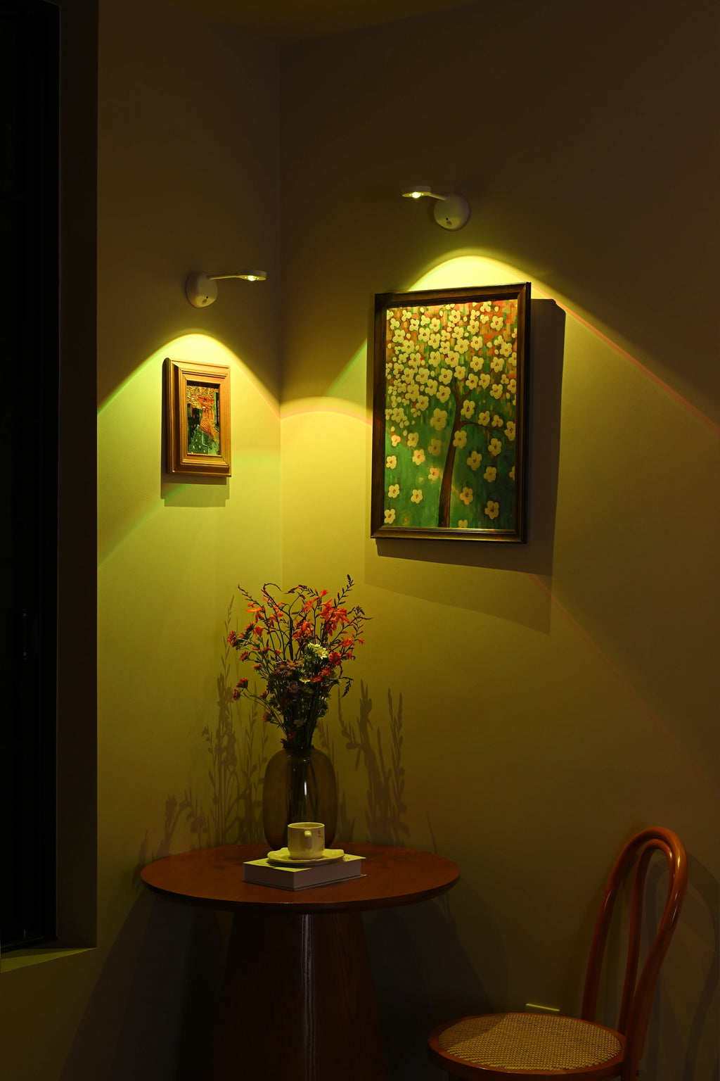 CowLost | product_id-usb-rechargeable-wireless-human-sensing-dimmable-rgb-led-wall-spotlight-for-paintings |20