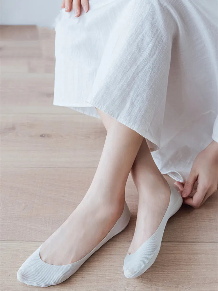 CowLost | product_id-4-pairs-women-s-summer-ice-silk-anti-slip-invisible-short-socks-solid-color |14