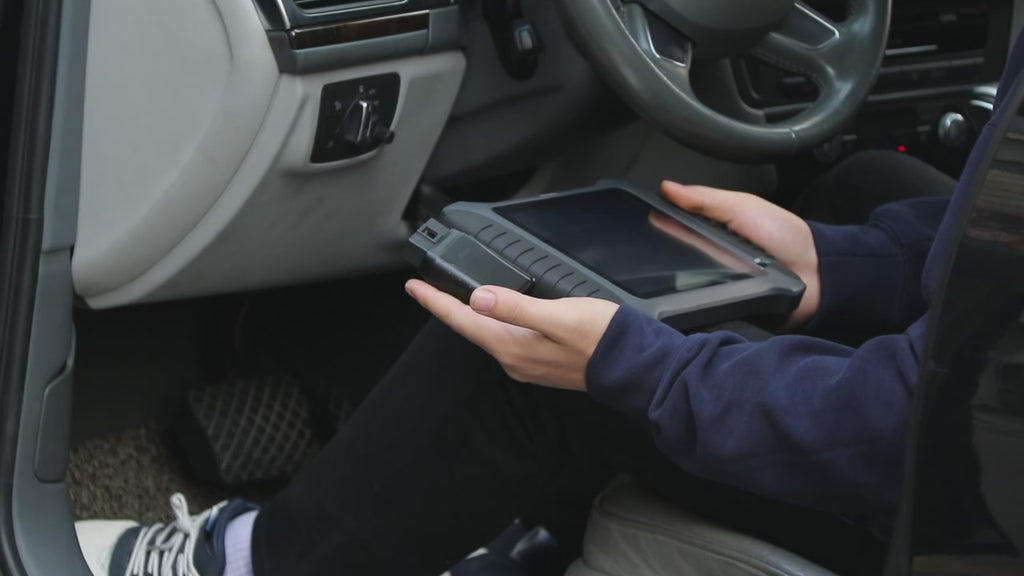 XTOOL InPlus IP900BT Bluetooth Auto Diagnostic Tool PK D8W ECU Coding Full System Scanner 41+ Resets FCA CAN FD DoIP