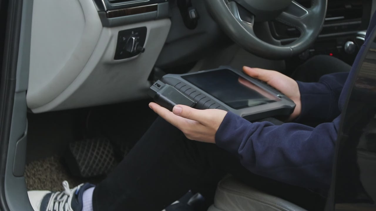 XTOOL InPlus IP900BT Bluetooth Auto Diagnostic Tool PK D8W ECU Coding Full System Scanner 41+ Resets FCA CAN FD DoIP